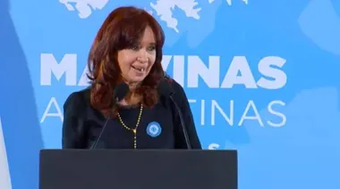 Cristina Kirchner destacó el gesto de excombatientes en el cementerio de Darwin