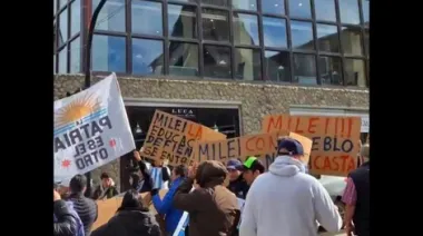 Milei suspendió su caminata en Ushuaia por la baja convocatoria y las protestas