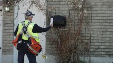 Trabajadores de Correos de Canadá inician huelga por reformas laborales