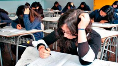 Solo 10 de cada 100 estudiantes terminan la secundaria en tiempo y forma