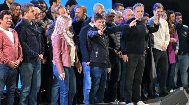 Kicillof se reúne con 80 intendentes para planificar la estrategia de cara a octubre