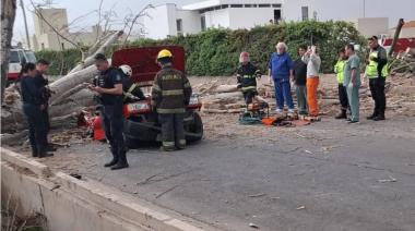 Temporal en Mendoza: una víctima fatal, vuelos suspendidos y graves daños por el viento