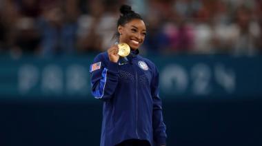 Simone Biles, la atleta más premiada de la historia, llega por primera vez a Buenos Aires
