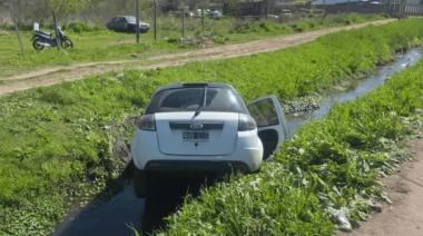 Choque en La Plata: una policía herida tras caer con su auto a una zanja
