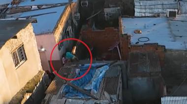 Video: un drone siguió a una mujer que huía de la Policía en Rosario y permitió su detención