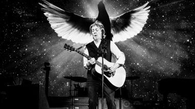 Paul McCartney adelantó su gira en una presentación sorpresa y ¡sin teléfonos!