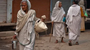 En Vrindavan, las viudas luchan por sobrevivir en medio del olvido