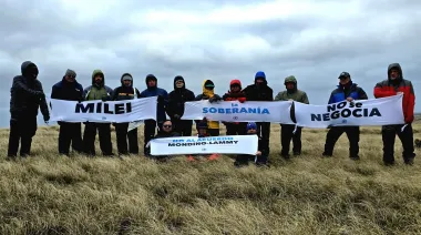 "Vergüenza inaceptable": banderas contra Milei en las Islas Malvinas y contragolpe de LLA