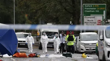 Policía de Manchester bajo escrutinio tras disparos en la sinagoga