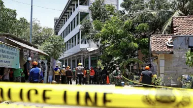 Nueve estudiantes fallecen en el derrumbe de un internado en Indonesia
