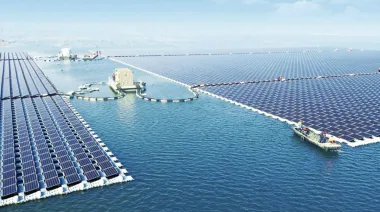 China impulsa megaparques solares flotantes para no perder tierras agrícolas