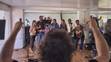Milei ensaya su “banda presidencial” mientras crece la polémica por Espert