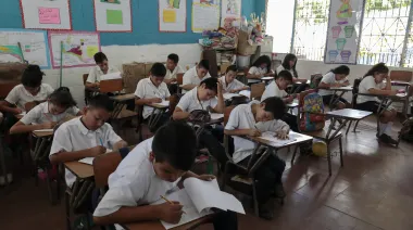 El Salvador prohíbe el uso del lenguaje inclusivo en las escuelas