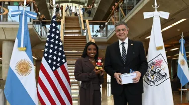 Llegó a Buenos Aires Simone Biles, la mejor gimnasta del mundo