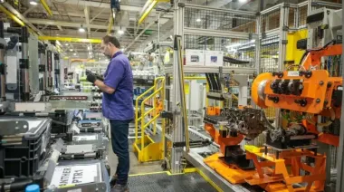 La industria y la construcción rebotaron levemente en agosto