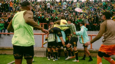 Aldosivi le ganó a Huracán y da pelea en la lucha por el descenso
