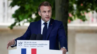 Macron relanza el poder con un nuevo gabinete tras semanas de caos