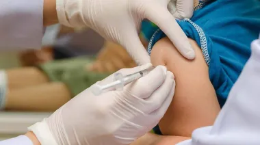 Médicos repudian un encuentro antivacunas que se dará en el Congreso