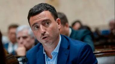 De Loredo juega a la cercanía con Milei: gestos y señales hacia el oficialismo