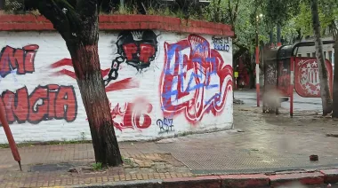La Plata espera el clásico con pintadas y miles de motociclistas de Hells Angels