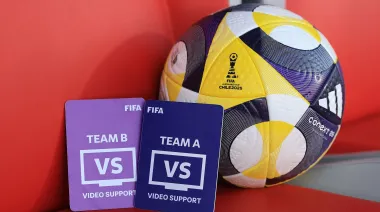El nuevo VAR: las tarjetas azul y púrpura que prepara la FIFA para el Mundial 2026