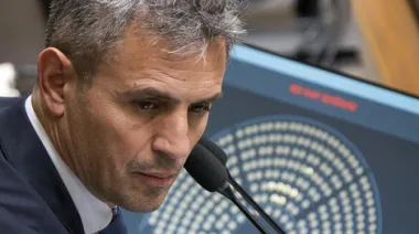 Ferraro acusó a Martín Menem de “cajonear” proyectos aprobados en Diputados