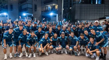 Emocionante banderazo de los hinchas de Racing en la previa ante Flamengo