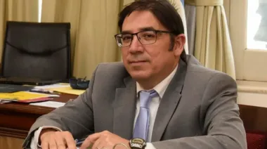 El subsecretario Alejandro Ciro Álvarez cobró de universidades públicas mientras decía estar de licencia