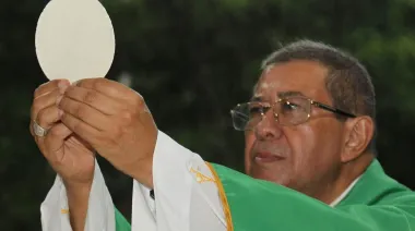 Infarto y cirugía: el drama del obispo Javier Román Arias