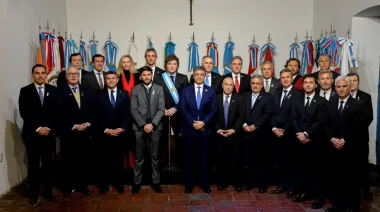 Milei convoca a gobernadores para impulsar las reformas impositiva y laboral