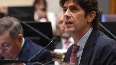 LLA busca arrebatarle la banca a Lousteau en el escrutinio final