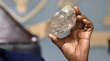 Angola: ¿cómo superará su récord de producción de diamantes en medio de crisis?
