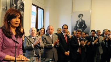 De Cristina a Milei, la AUH cumple 16 años: el video del histórico anuncio