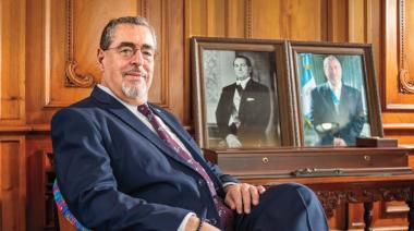 Bernardo Arévalo y el desafío más grande a su presidencia: ¿quién ganará?
