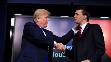 Trump revoca visas a extranjeros tras comentarios sobre Charlie Kirk