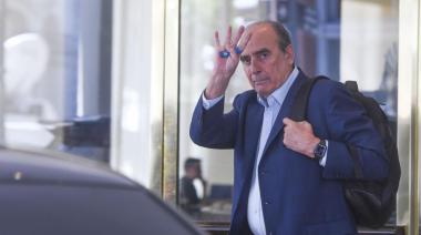 Francos se aferra a YPF y crece el ruido por su sueldo millonario