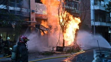Explosión y fuego en Caballito: el Gobierno porteño exige respuestas a Edesur y Metrogas
