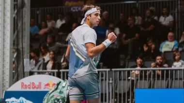 Etcheverry sacó garra y se metió en los octavos de final del ATP de Grecia