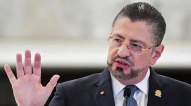 Conflicto en Costa Rica: Chaves desafía al TSE antes de las elecciones claves