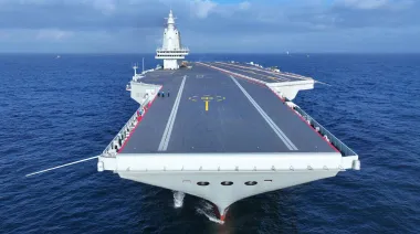 Xi Jinping y el nuevo portaaviones Fujian: un salto en la guerra naval