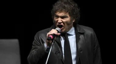 Milei recordó la caída del Muro de Berlín con un cover de Nino Bravo