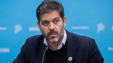 Carlos Bianco advirtió: “La gente no llega a fin de mes y se endeuda para comprar comida”