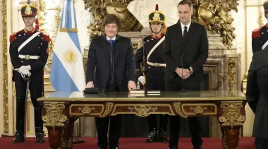 Milei tomó juramento a Manuel Adorni como nuevo jefe de Gabinete