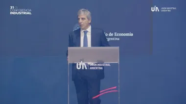 Del “dólar flota” a defender las bandas cambiarias