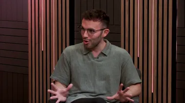 Patricio Roca y el lenguaje secreto del cuerpo que conquista el escenario