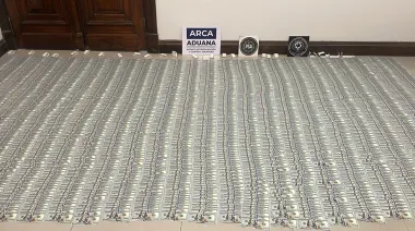 Una alfombra de dólares: la PSA desbarató una red de lavado y secuestró cerca de USD 840 mil en Córdoba