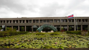 Lo que debes saber sobre las reformas gubernamentales en Paraguay y Costa Rica