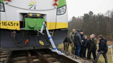 Dos ucranianos vinculados a servicios rusos serían responsables de explosión en vía clave