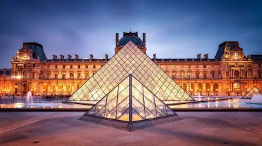 El Louvre instalará 100 cámaras y abrirá una comisaría interna tras el robo histórico