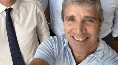 El 'trabajo ad-honorem' de los hijos de Luis Caputo tuvo una respuesta oficial